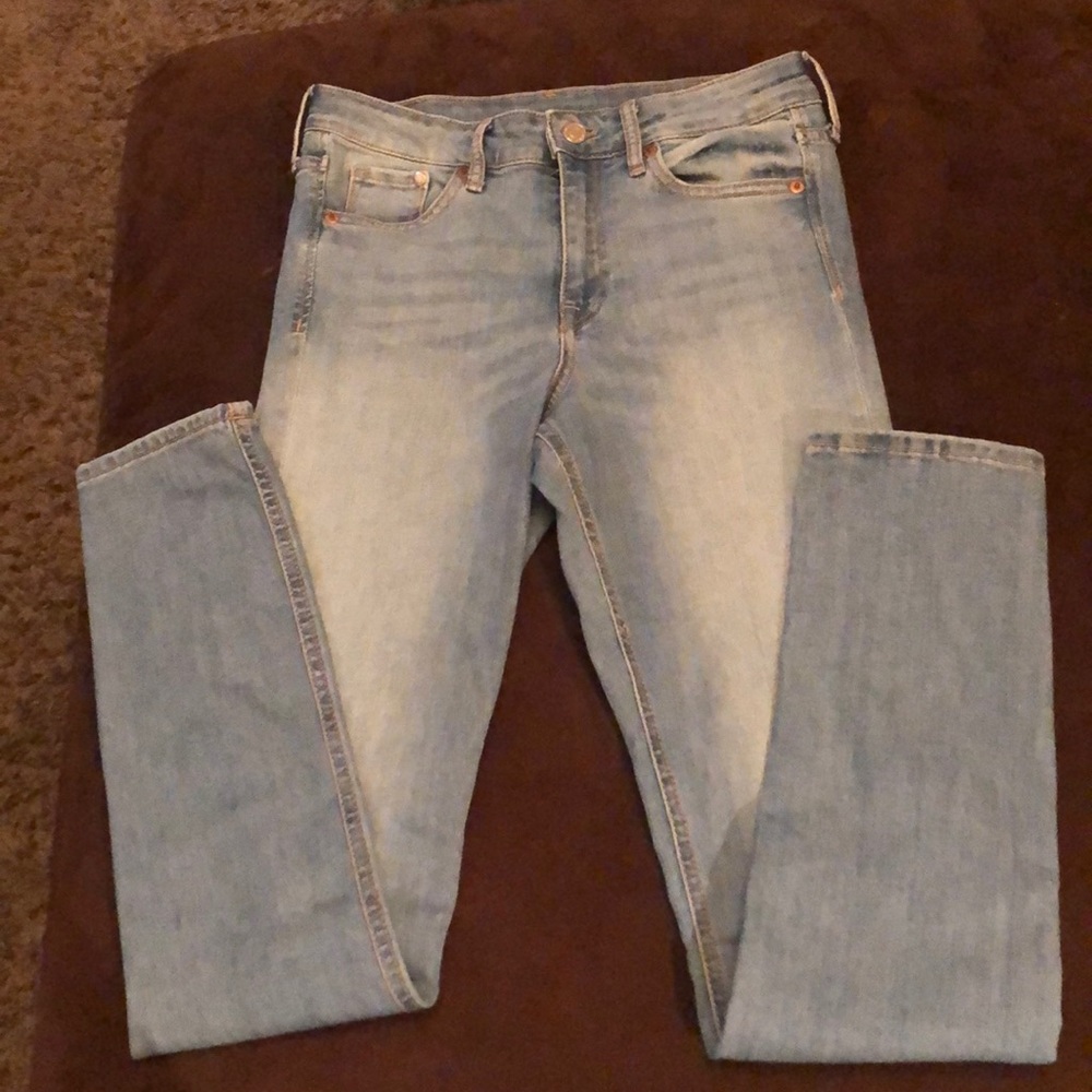 Regular waist skinny jeans. Very gently used.